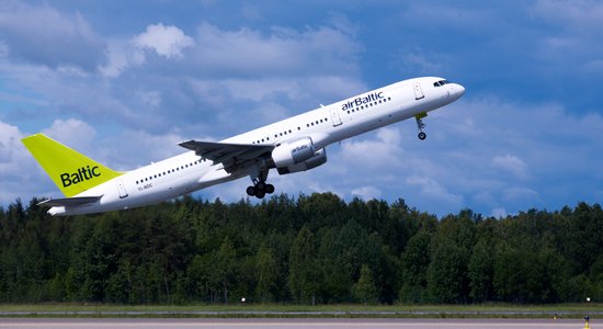 Lielākais ieguvējs no 'Air Lituanica' neveiksmes ir 'airBaltic', vērtē Lietuvas laikraksts