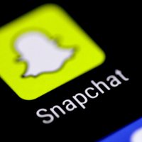 Pētījums: jaunieši arvien biežāk 'Facebook' vietā izvēlas 'Snapchat'