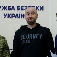 'Noslepkavotais' krievu žurnālists Babčenko ir dzīvs; aizturēts slepkavības plānotājs