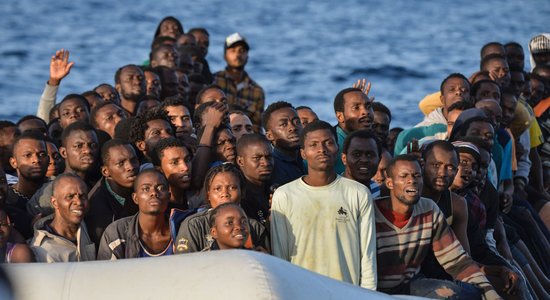 Itālijas parlaments atbalsta migrantu nosūtīšanu uz Albāniju
