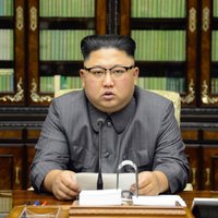Kims peļ amatpersonas par krīzes rašanos jaunā koronavīrusa dēļ