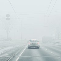 Visā Latvijā gaidāma ilgstoša snigšana, pasliktināsies redzamība un braukšanas apstākļi