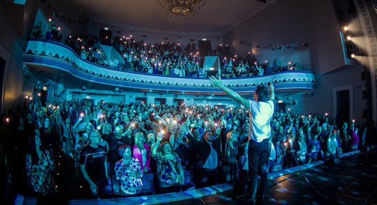 Foto: Ivo Fomina jubilejas koncerts Rīgā sasauc pilnu zāli fanu