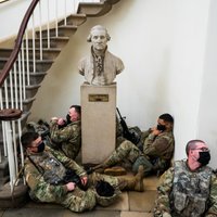 Foto: Kapitoliju piepildījuši Nacionālās gvardes karavīri