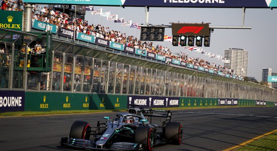 Hamiltons uzvar Austrālijas 'Grand Prix' kvalifikācijā