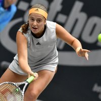 Остапенко вышла в полуфинал в Люксембурге, Севастова не добралась до четвертьфинала в Москве