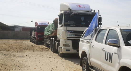 Gazas joslā iebraukušas 33 kravas automašīnas ar palīdzību