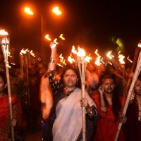 Arī Bangladešā aktivizējušies radikālie islāmisti - uz ielas sacērt gabalos blogeri