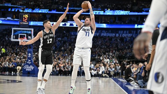 NBA, Mavericks, Basketbols, Luka Dončičs, Spurs