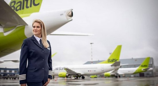 ФОТО. Как менялся дресс-код экипажа airBaltic в течение 25 лет