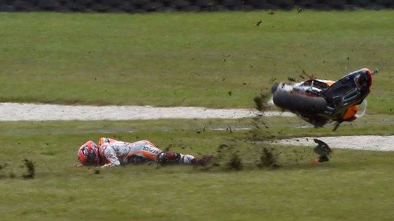 "MotoGP" Austrālijas posms: Marks Markess piedzīvo kritienu - 3