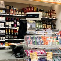 В Латвии отменили обязательную слежку за покупателями алкоголя