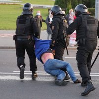 ФОТО. Беларусь: десятки задержанных, полиция применила водометы и слезоточивый газ