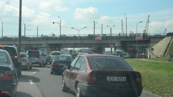  тоже стояли в пробке к маяку на Мангальсале? Надо было лететь на вертолёте