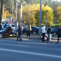 ФОТО: В Риге люксовый спорткар с российскими номерами сбил полицейского