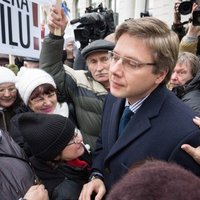 Deputāti aicina ministriju izvērtēt aktīvista izraidīšanu no Rīgas domes