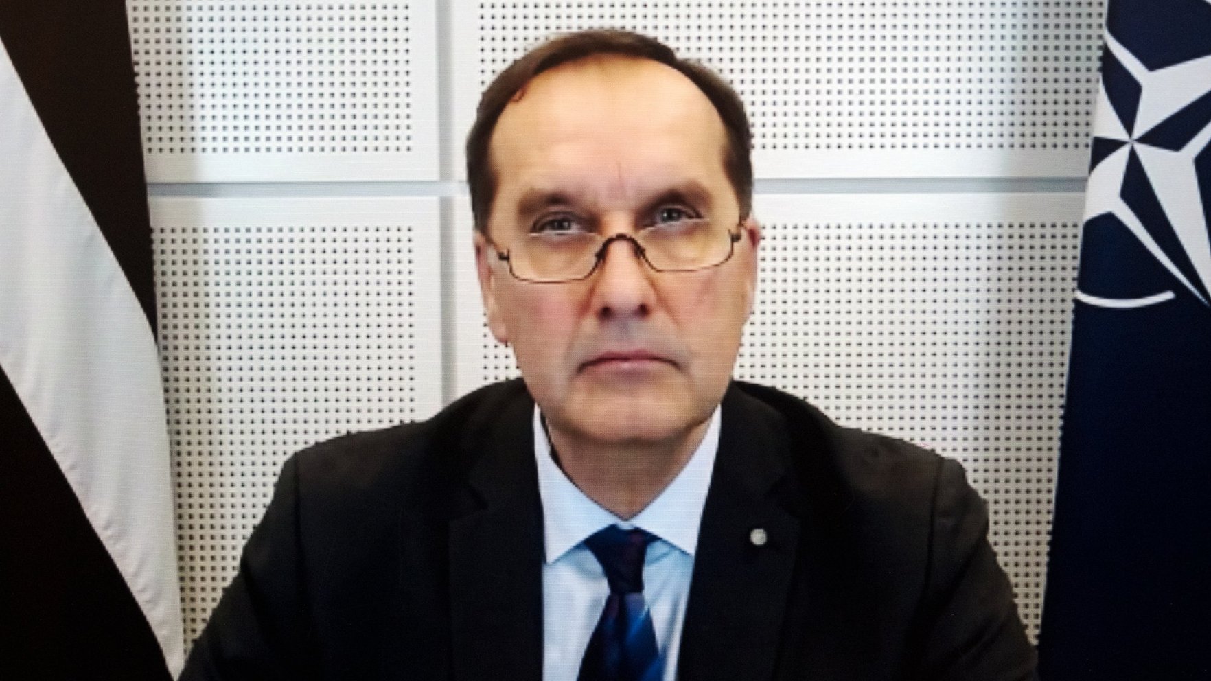 Latvijā ielidojušie droni primāri ir mūsu pašu atbildība, saka vēstnieks NATO