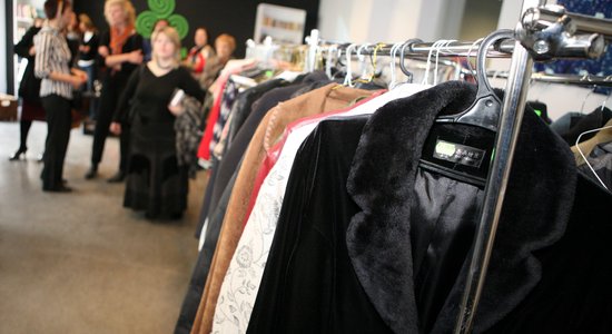 Tirgotāji: šogad decembrī iedzīvotāji apģērbu iegādājas vairāk nekā pērn