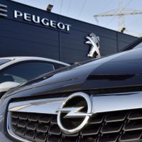 Franču autobūves uzņēmums 'Groupe PSA' draud breksita dēļ slēgt rūpnīcu Anglijā