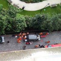 Под Парижем автомобиль врезался в толпу военных: 6 раненых
