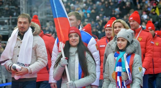 Медведева показала потайной российский флаг на куртках олимпийцев