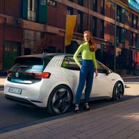 VW prezentējis elektromobiļa 'ID.3' sērijveida versiju