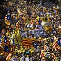 ФОТО: Сотни тысяч каталонцев вышли на улицы в поддержку арестованных политиков