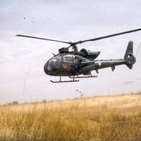 Francijā nogāžas divi militārie helikopteri 'Gazelle'