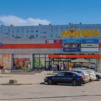 Demontēs tirdzniecības centra 'Minska' izkārtni