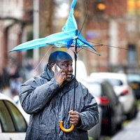 Eiropu atkal plosa vētra – Skotijā vēja brāzmas sasniedz 63 metrus sekundē; Lielbritānijā plūdi (plkst. 17:45)