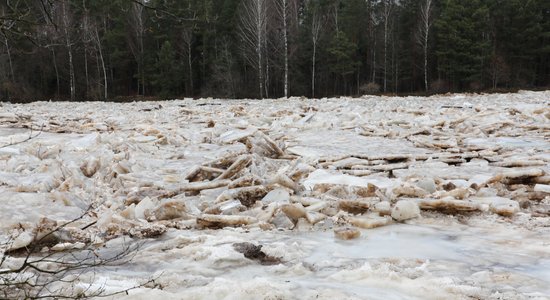 Situācija novada upēs mainās ik pa stundām, saka Jēkabpils mērs