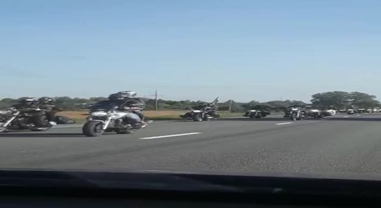 Video: Inčukalnā novērots motociklistu uzlidojums