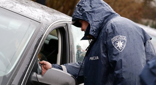 Policija Tukuma novadā notver bēgošu dzērājšoferi