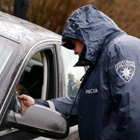 Tārgales pagastā dzērājšoferis ar 300 eiro mēģina piekukuļot policistu