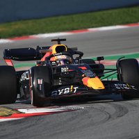 'Porsche' grasās iegādāties 50% 'Red Bull' F-1 komandas