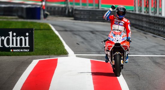 Dovicioso aizraujošā cīņā uzvar 'MotoGP' Austrijas posmā