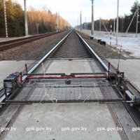 Video: Baltkrievu robežsargi pārtver kontrabandistu elektrodrezīnu