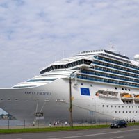 ФОТО: в Рижский порт причалило огромное судно Costa Pacifica