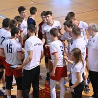 Latvijas U-17 volejbolisti Eiropas čempionāta kvalifikācijā uzvar arī spēcīgo Franciju