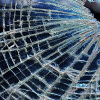 Bērns Daugavpilī ieslēdzas automašīnā, glābēji izsit stiklu