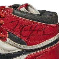 Кроссовки Майкла Джордана проданы за 560 тысяч долларов