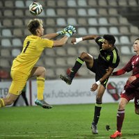 Latvijas U-17 futbolisti Eiropas čempionāta kvalifikācijas turnīra spēlē Rīgā cienījami piekāpjas Spānijai