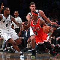 Čikāgas 'Bulls' sagrauj Bruklinas 'Nets' un turpina uzvaru sēriju NBA čempionātā