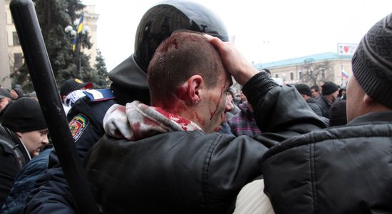 Харьков: противники Майдана захватили администрацию, 97 раненых (+фото)