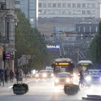 Plūdu dēļ Rīgā vairākos maršrutos palēnināta sabiedriskā transporta kustība