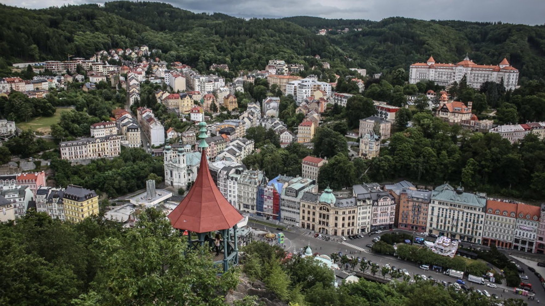 Atrasti konteineri ar baltu vielu – Čehijā aizturēts krievu garīdznieks