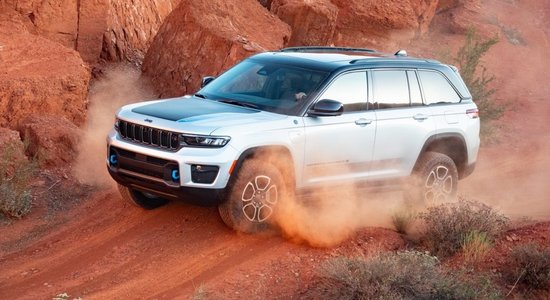 'Jeep' prezentējis jaunās paaudzes 'Grand Cherokee' apvidnieku