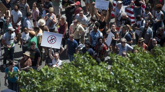 Bostonā demonstrācijā pret rasismu piedalās 40 000 cilvēku - 11