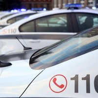 Iereibis 'Mercedes Benz' vadītājs mēģina no policijas 'atpirkties' ar 390 eiro