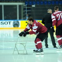 Foto: Nopietni, nenopietni un dzīvespriecīgi – Latvijas hokeja izlases fotosesija